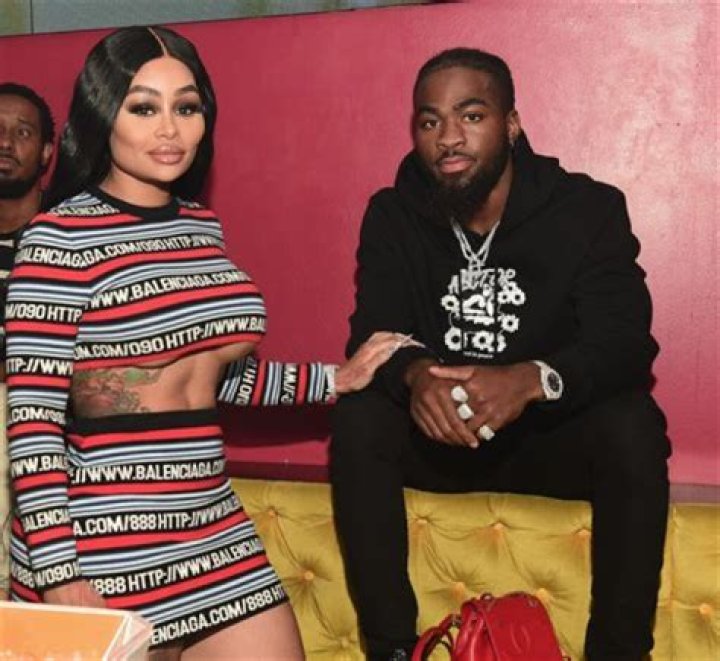 Celina Locks: Boyfriend, net worth, tattoos, smoking & body measurements