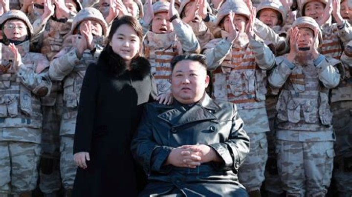 Does Kim Jong have a brother? Does Kim Jong have siblings?