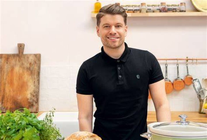 Gino D’Acampo Bio, Wiki, Age, Height, Parents, Family, Chef, This Morning, Books, Net Worth