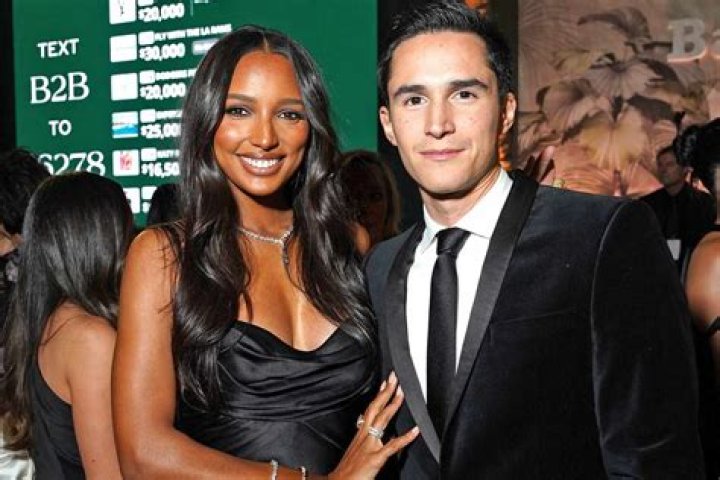 Jasmine Tookes Bio, Age, Height, Hair, Ethnicity, Parents, Husband, Boyfriend, Daughter & Net Worth