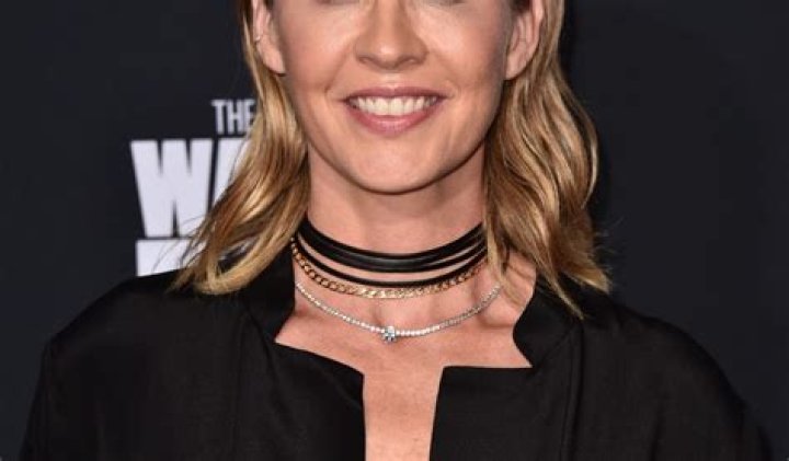 Jenna Elfman Net Worth, Income, Salary, Earnings, Biography