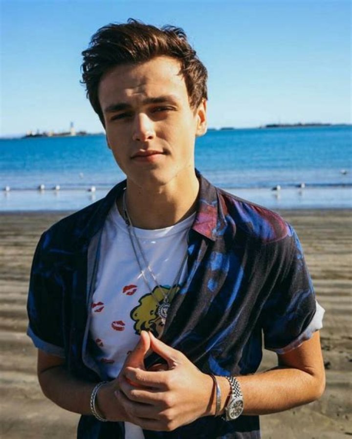 Jonah Marais Biography: Age, Girlfriend, Siblings, Height, Net Worth & Pictures