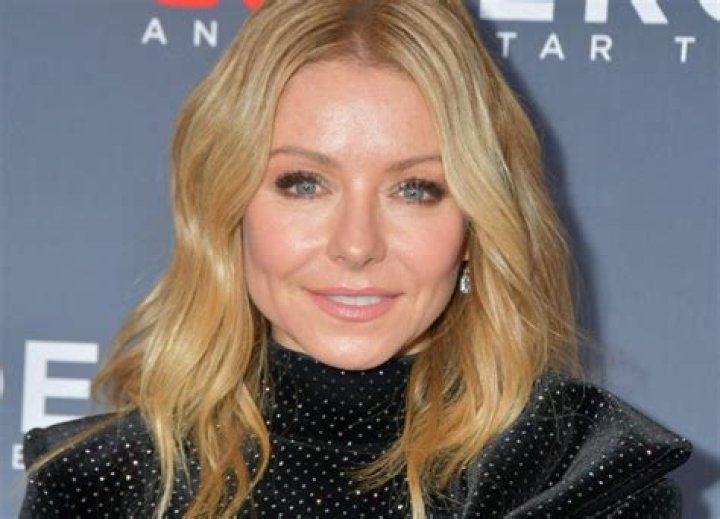 Kelly Ripa Biography, Age, Salary, Net Worth And Movies.
