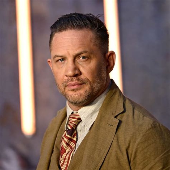 Louis Thomas Hardy Height, Weight, Net Worth, Age, Birthday, Wikipedia, Who, Nationality, Biography
