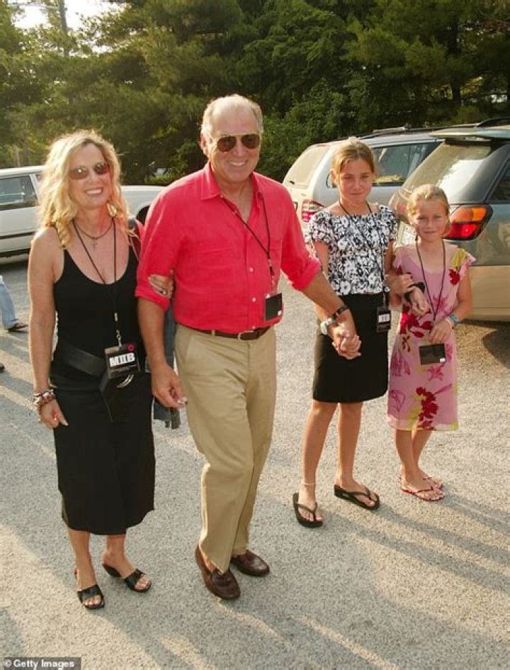 Savannah Buffett Net Worth