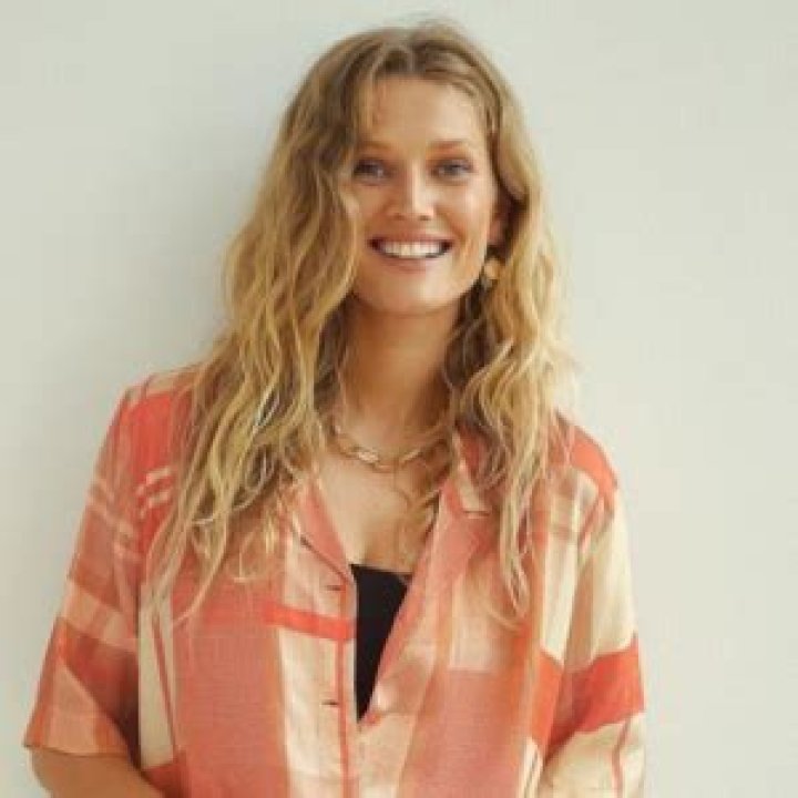 Toni Garrn Age, Facts, Family, Height, Net Worth, Color, Size, Sign, Education, Husband, Wiki & Bio