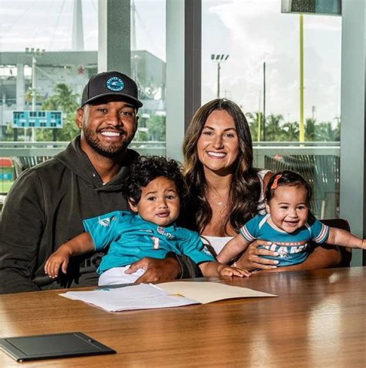 Tua Tagovailoa – Bio, Ethnicity, Religion, Brother, Parents, Family, Height