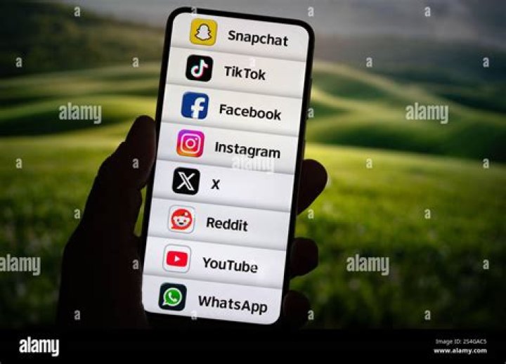 Who is Emburrxo? Viral Photos and Videos Clip on Twitter and Reddit Income Earnings