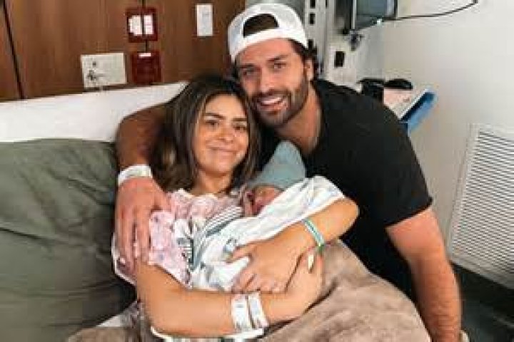 Who Is Kelle Mortensen From Milf Manor? Age Husband Kids And Net Worth